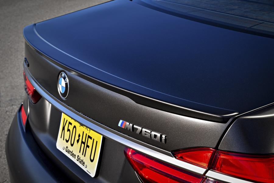 Детали экстерьера BMW M760i xDrive 2017 года  (NA) (фото 142 из 154)